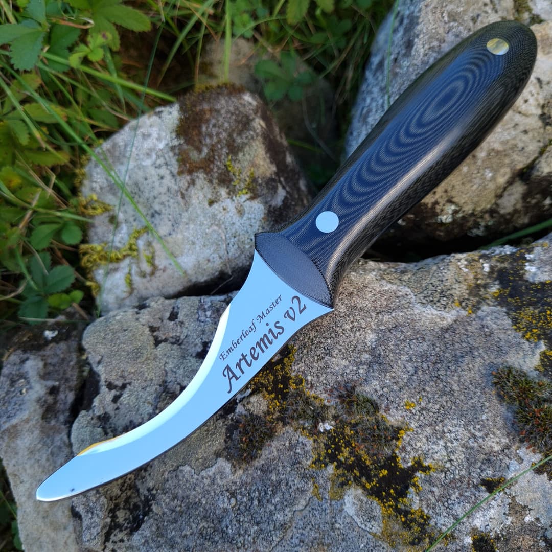 The Artemis v2 master, its blade engraved Emberleaf Master